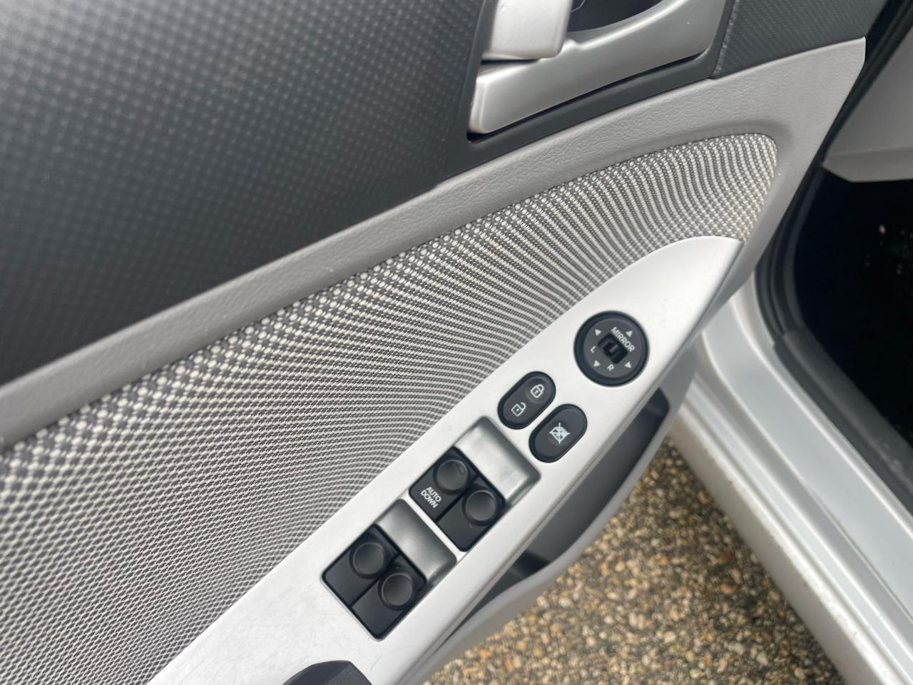 2012 Hyundai Accent GL - Photo #10