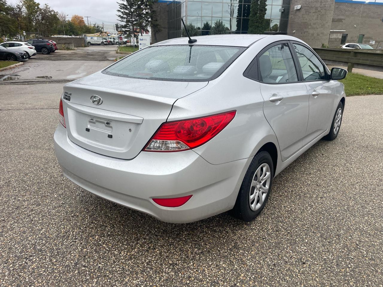 2012 Hyundai Accent GL - Photo #5