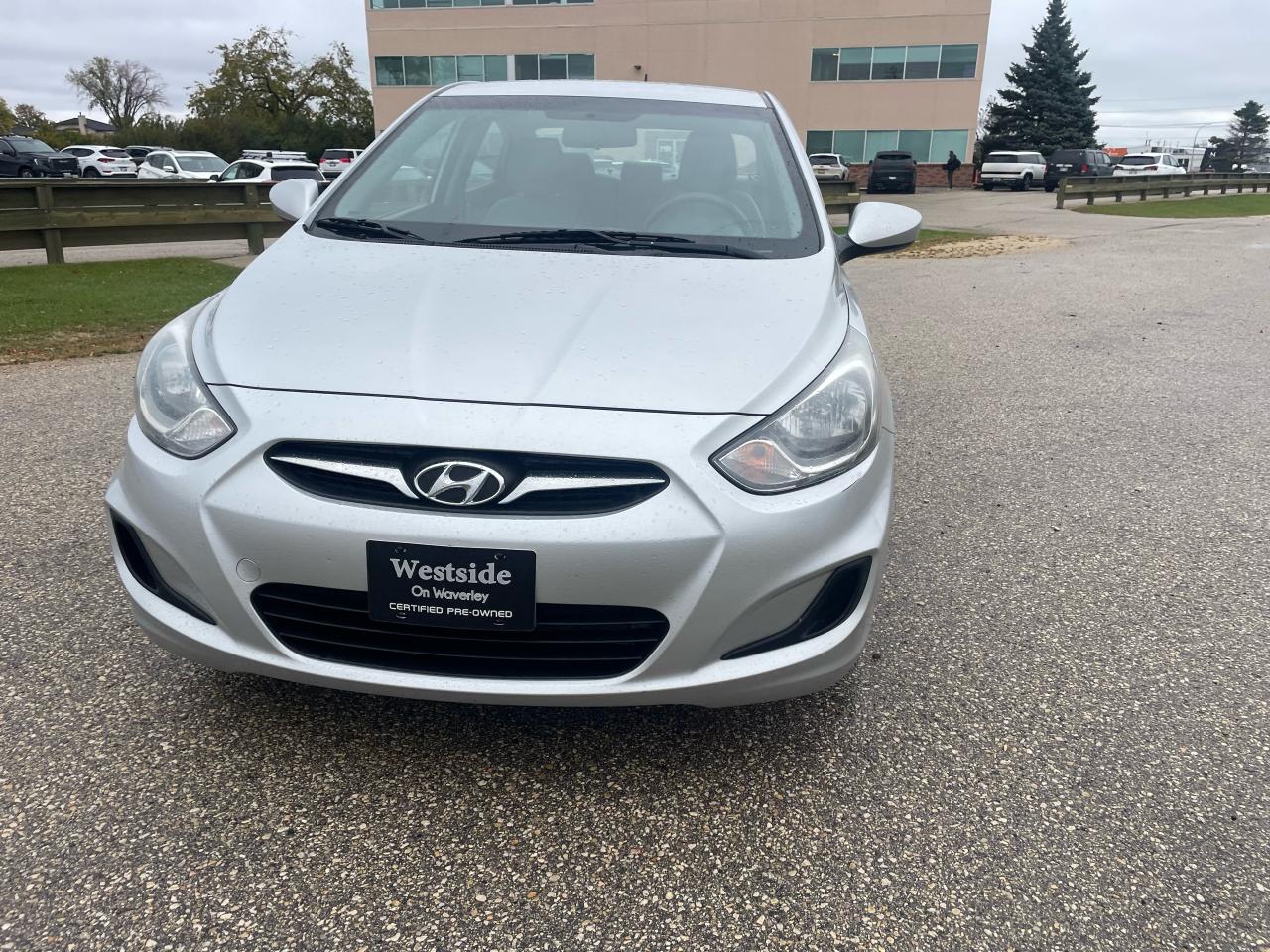 2012 Hyundai Accent GL - Photo #3