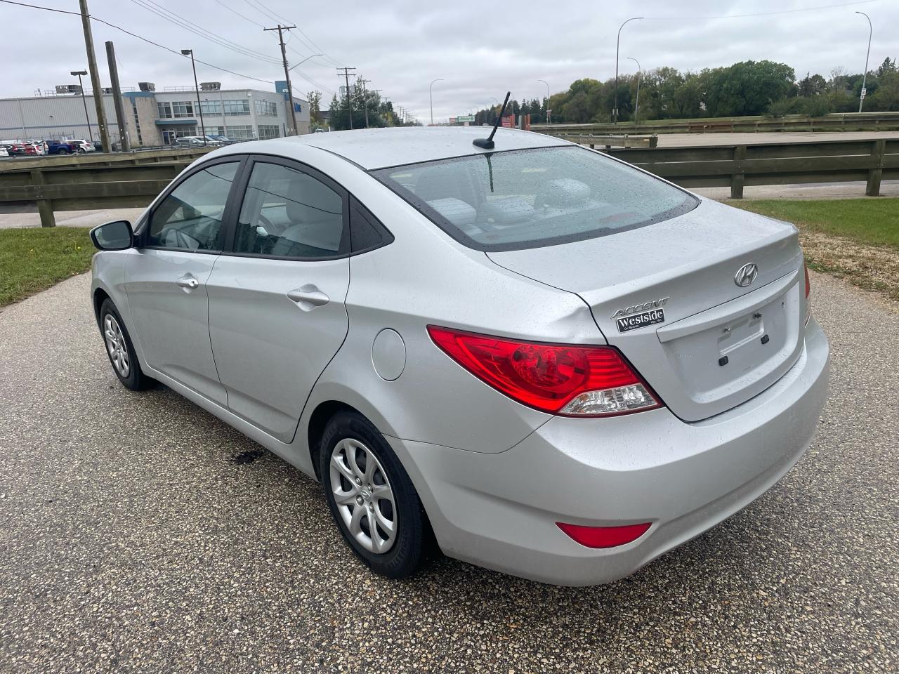 2012 Hyundai Accent GL - Photo #7