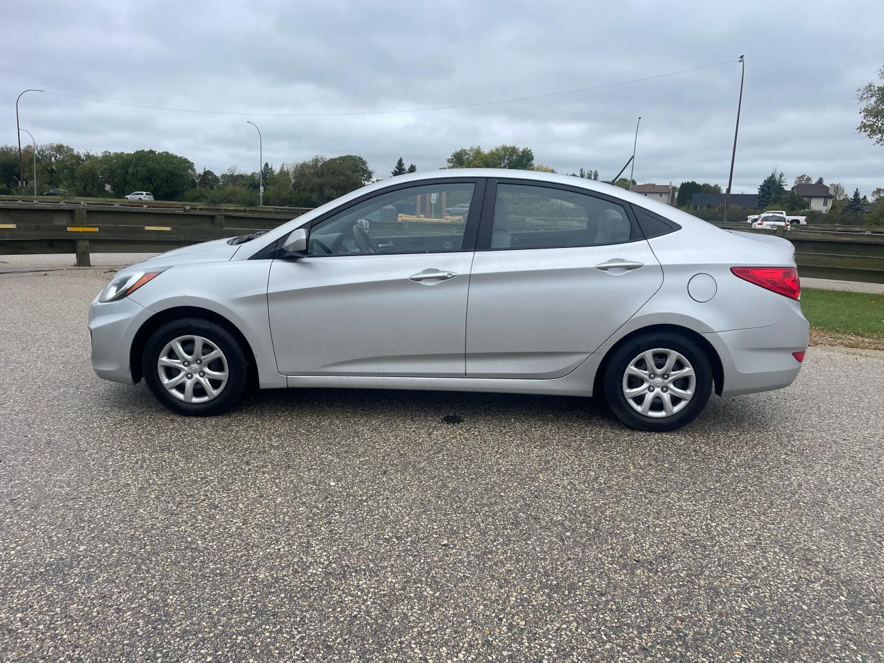 2012 Hyundai Accent GL - Photo #8