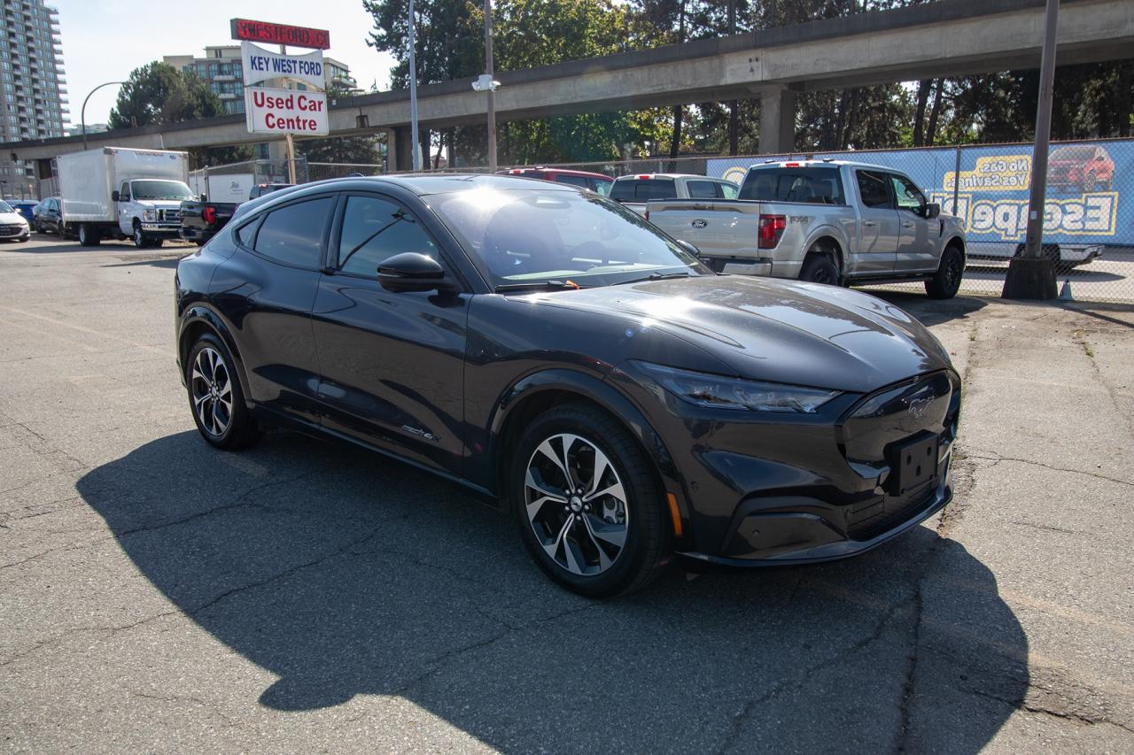 2021 Ford Mustang Mach-E Premium AWD Photo4