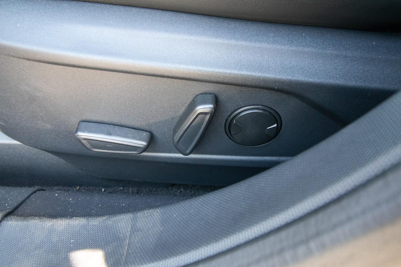 2021 Ford Mustang Mach-E Premium AWD Photo5