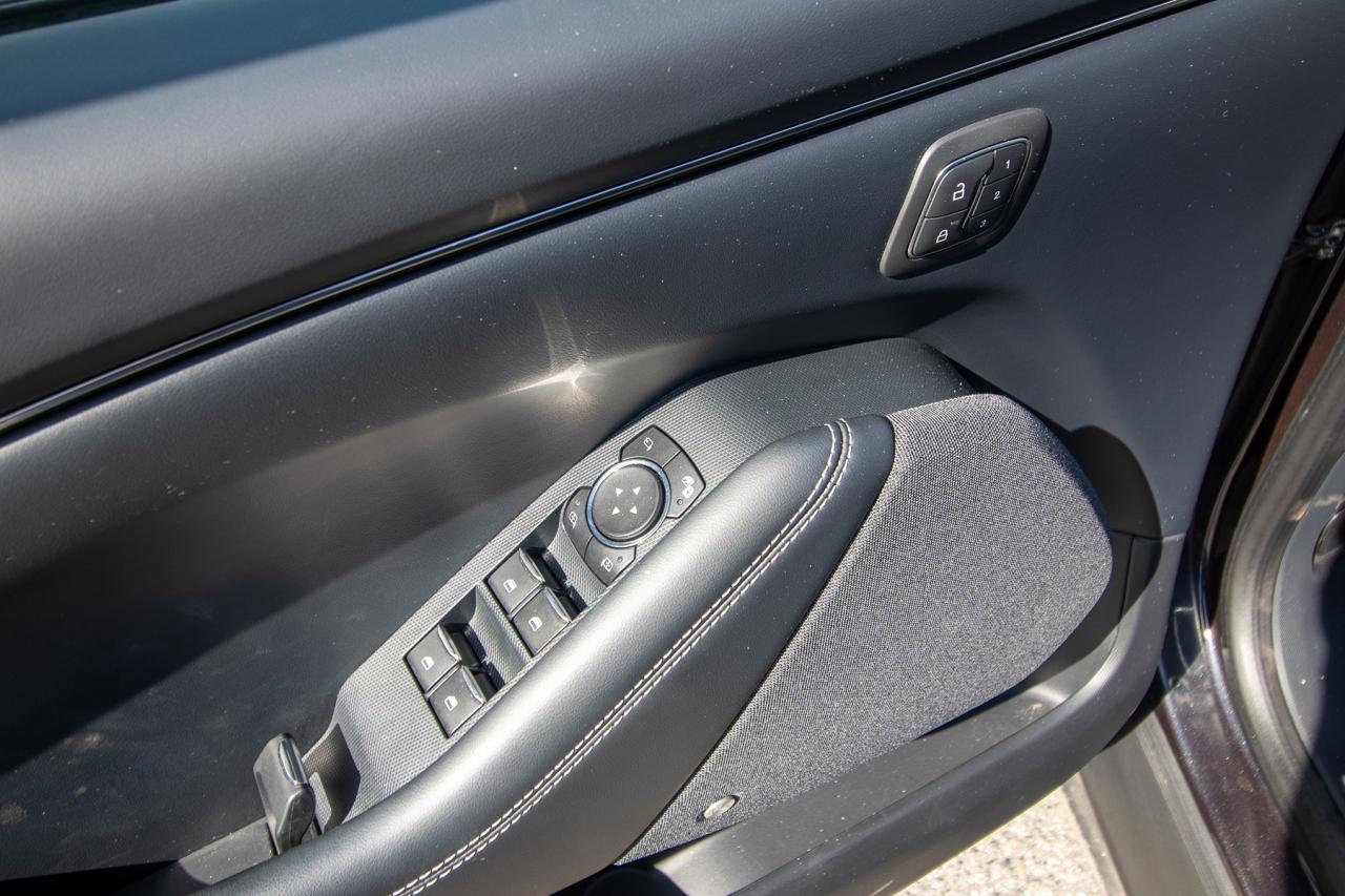 2021 Ford Mustang Mach-E Premium AWD Photo5