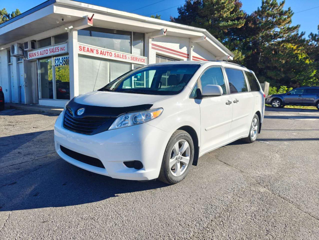 Used 2014 Toyota Sienna LE 7-Pass FWD for sale in Ottawa, ON
