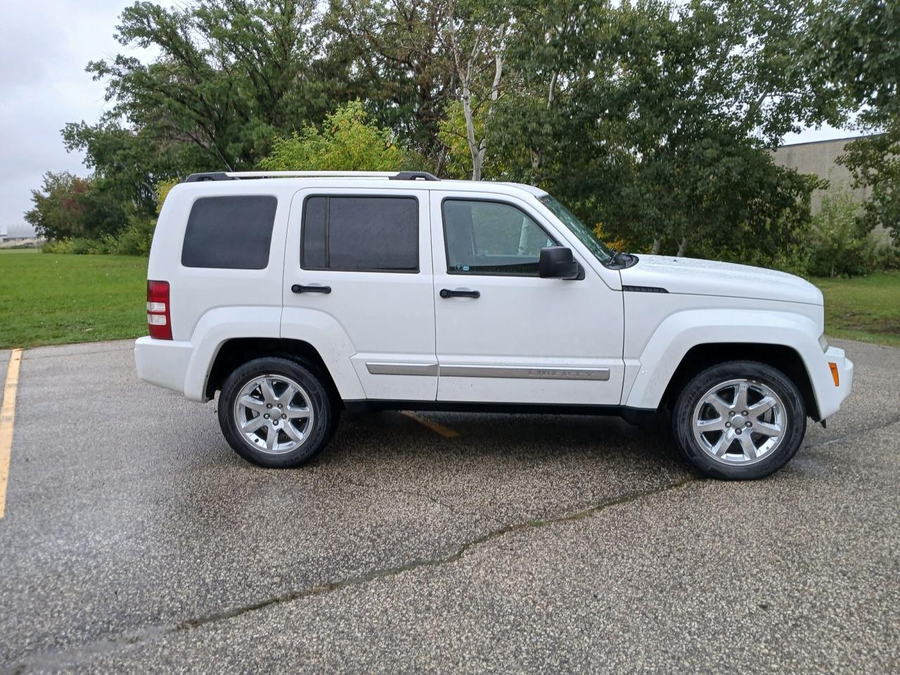 2011 Jeep Liberty Limited Edition - Photo #4