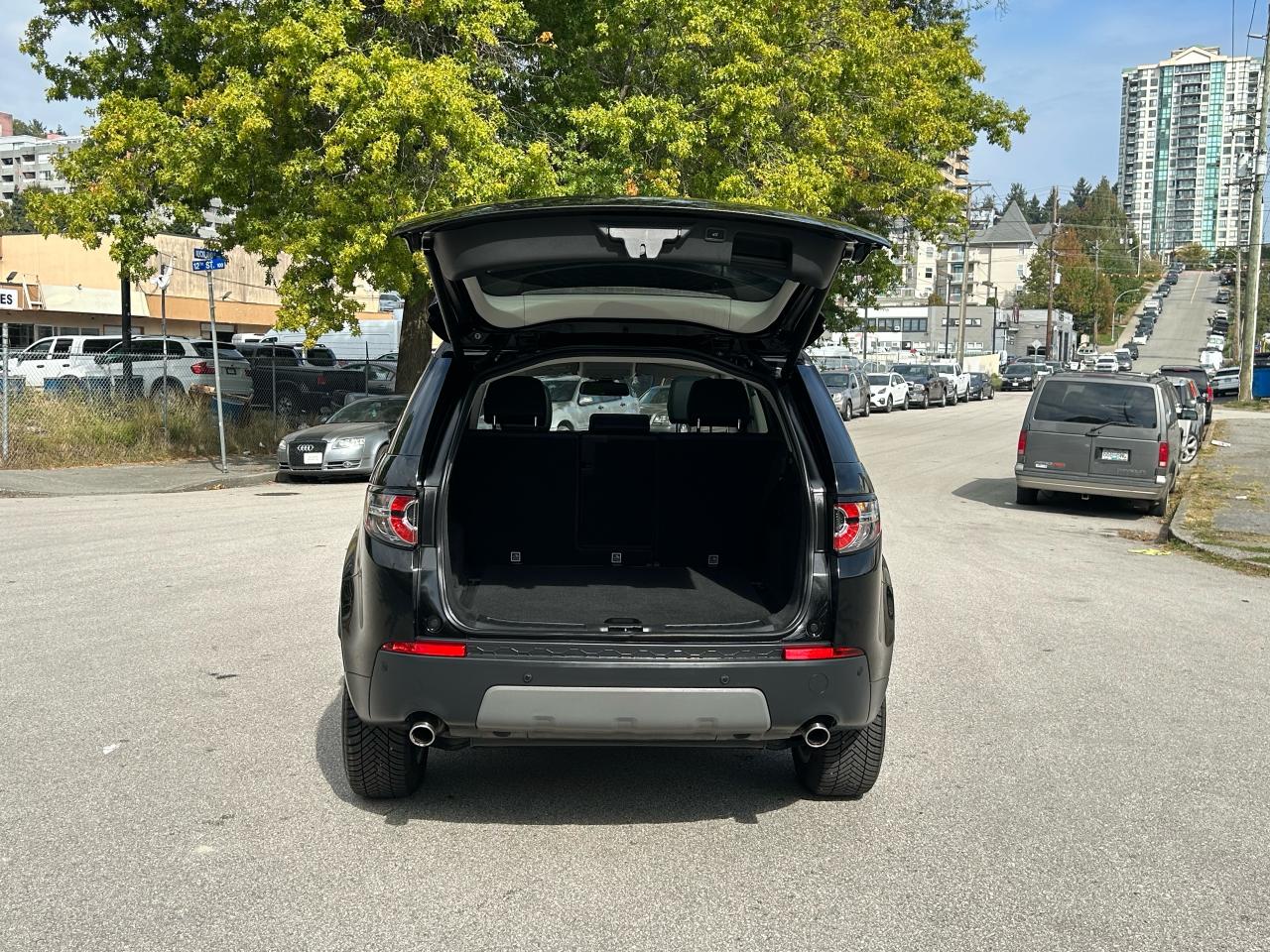 2018 Land Rover Discovery Sport SE - Photo #8