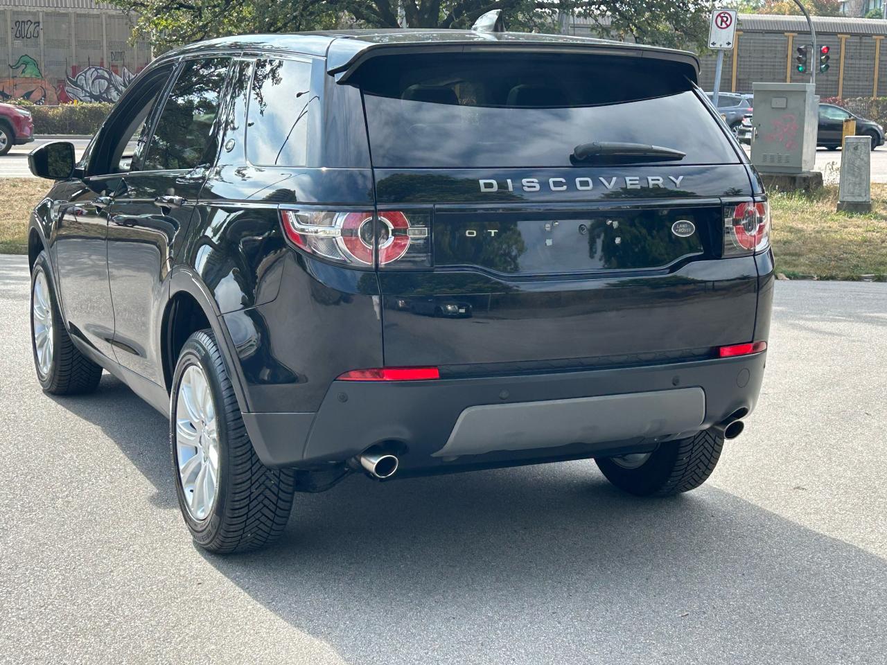 2018 Land Rover Discovery Sport SE - Photo #3