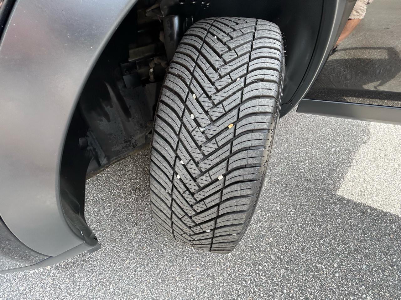 2018 Land Rover Discovery Sport SE - Photo #13