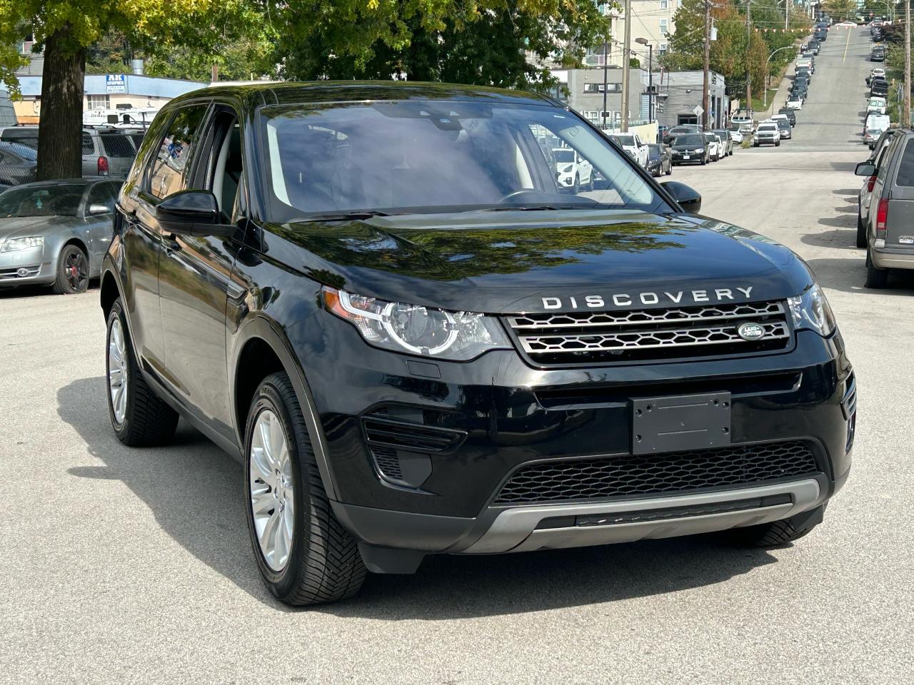 2018 Land Rover Discovery Sport SE - Photo #4
