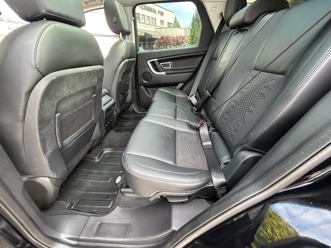 2018 Land Rover Discovery Sport SE - Photo #9