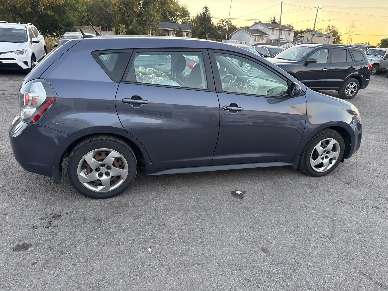 2010 Pontiac Vibe  - Photo #3
