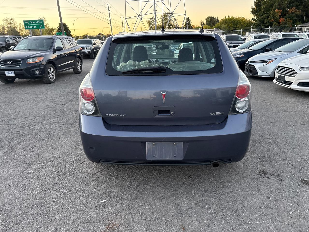 2010 Pontiac Vibe  - Photo #5