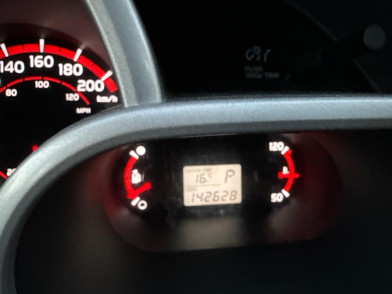 2010 Pontiac Vibe  - Photo #12