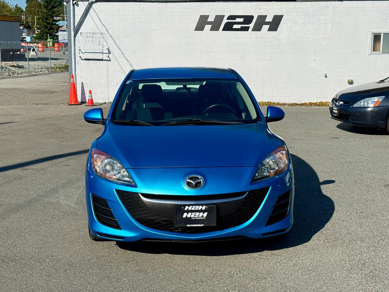 2010 Mazda MAZDA3 FINANCING AVAILABLE Photo2