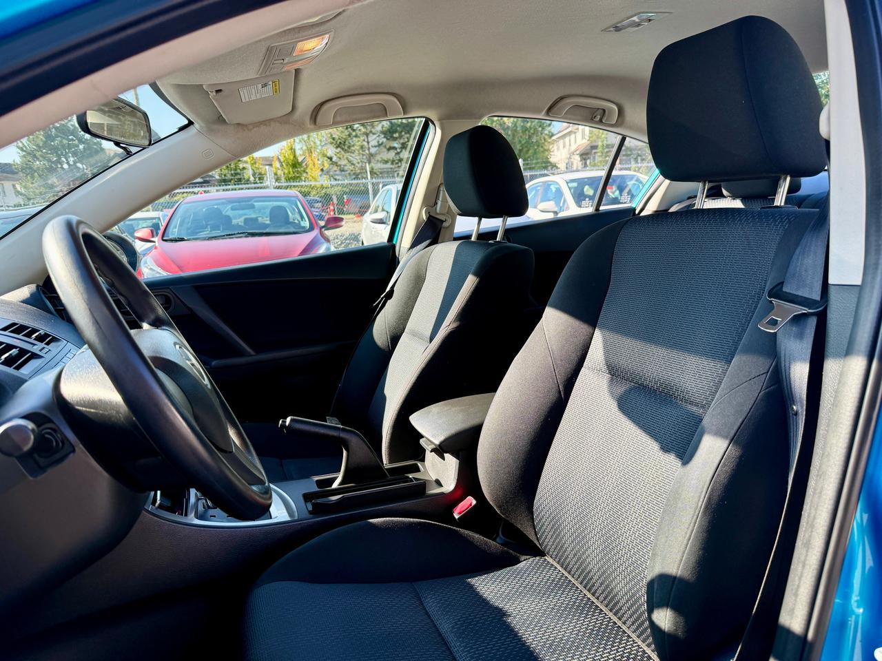 2010 Mazda MAZDA3 FINANCING AVAILABLE Photo9