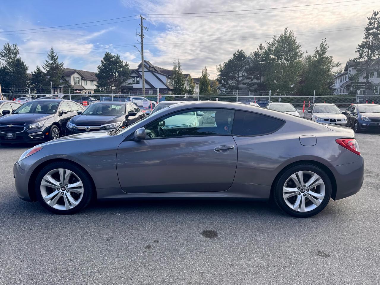 2010 Hyundai Genesis Coupe FINANCING AVAILABLE Photo8