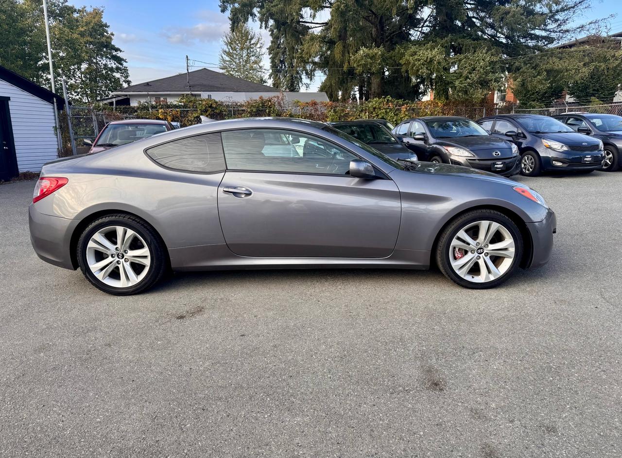 2010 Hyundai Genesis Coupe FINANCING AVAILABLE Photo4