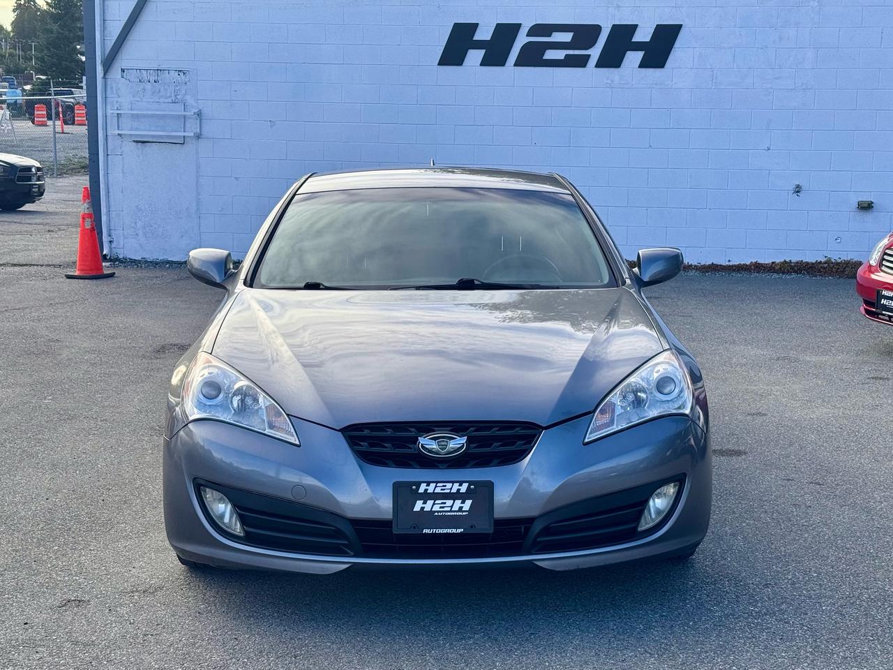 2010 Hyundai Genesis Coupe FINANCING AVAILABLE Photo2