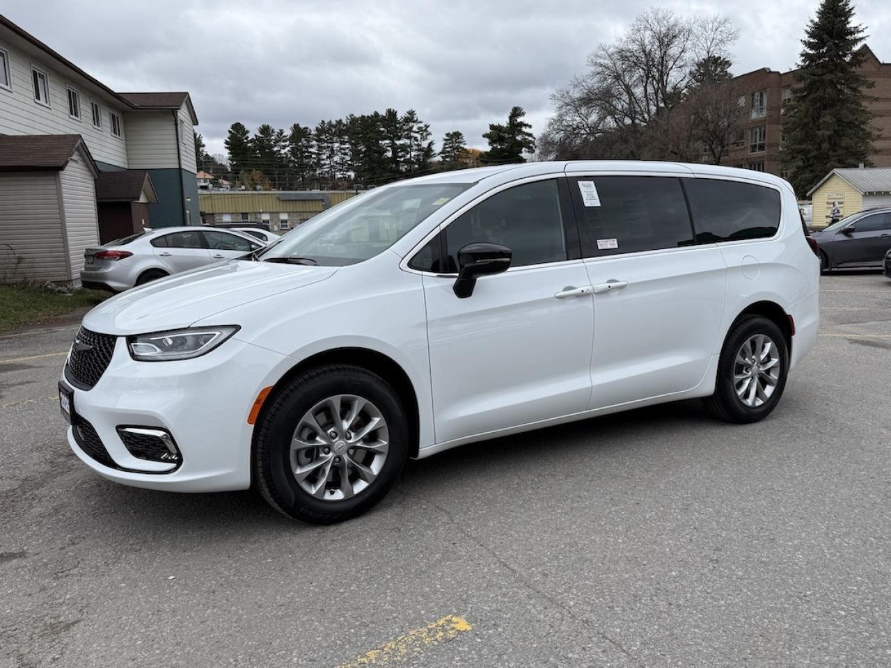 2026 Chrysler Pacifica Select AWD Photo