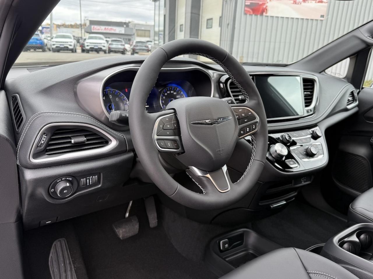 2026 Chrysler Pacifica Select AWD Photo