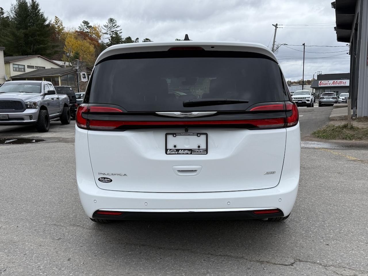 2026 Chrysler Pacifica Select AWD Photo