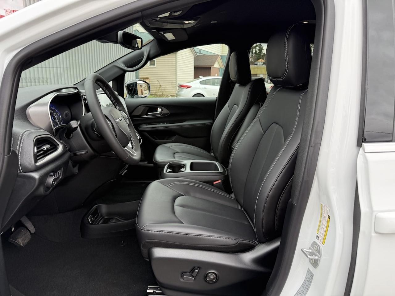 2026 Chrysler Pacifica Select AWD Photo