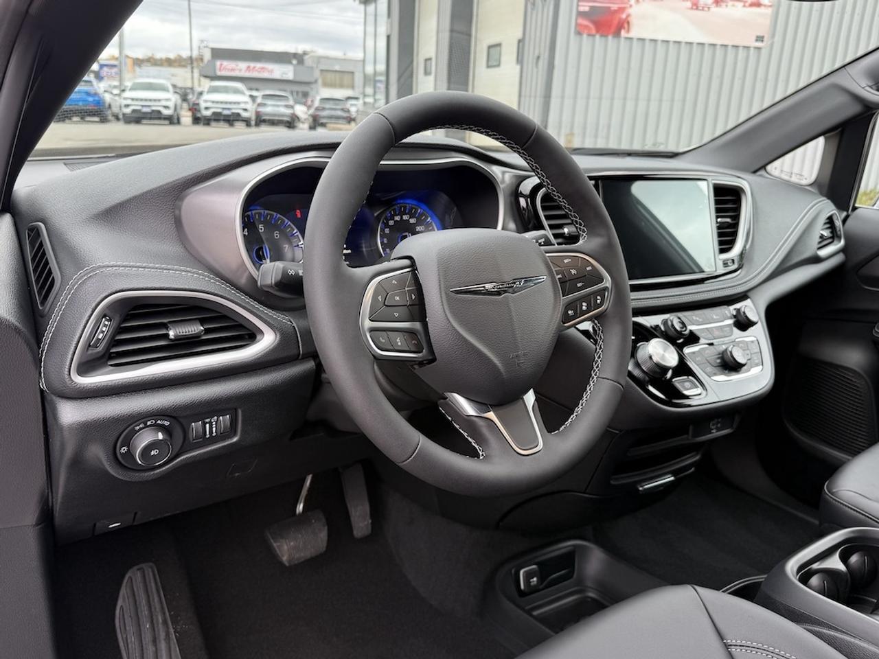 2026 Chrysler Pacifica Select AWD Photo