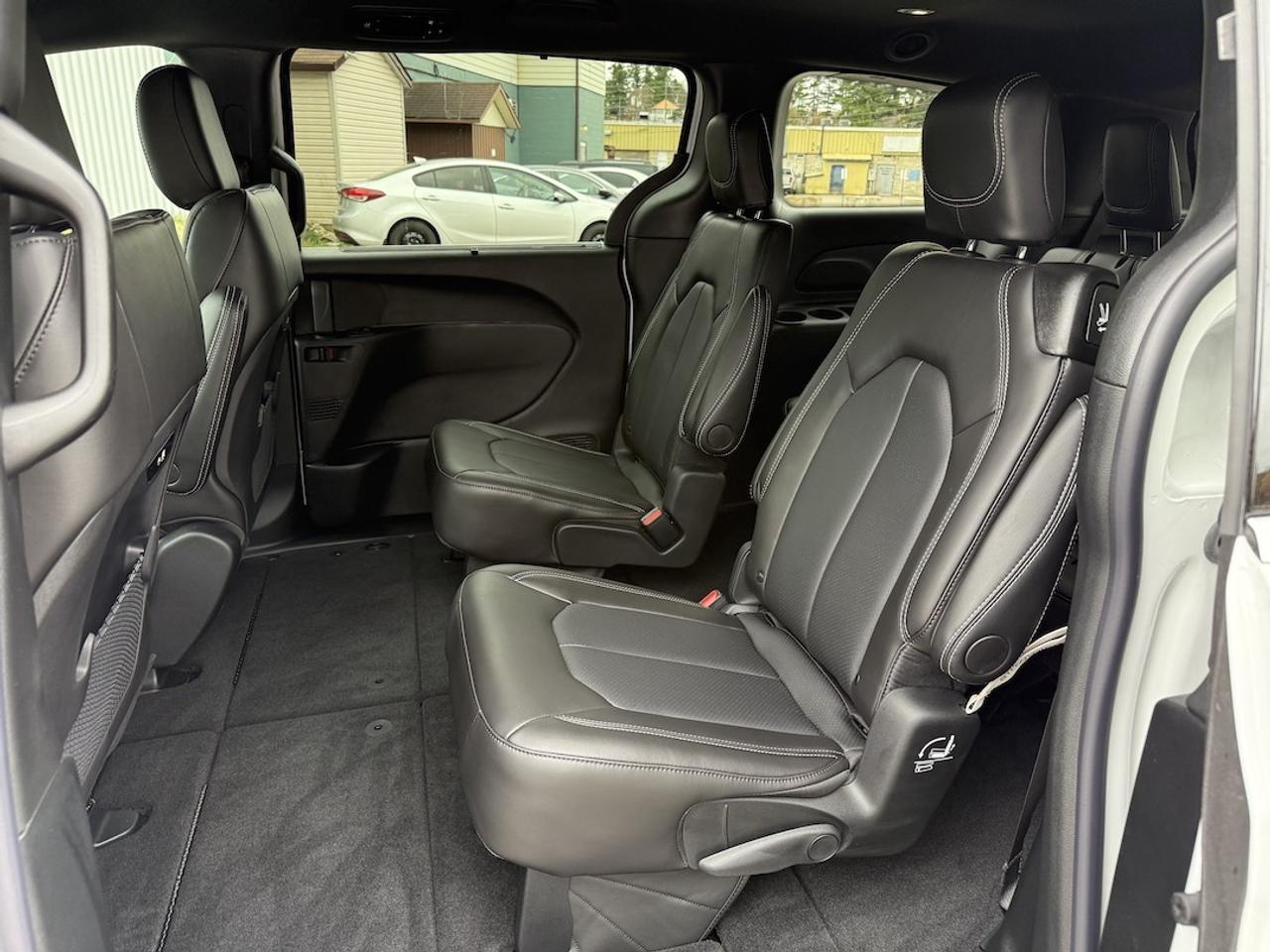 2026 Chrysler Pacifica Select AWD Photo