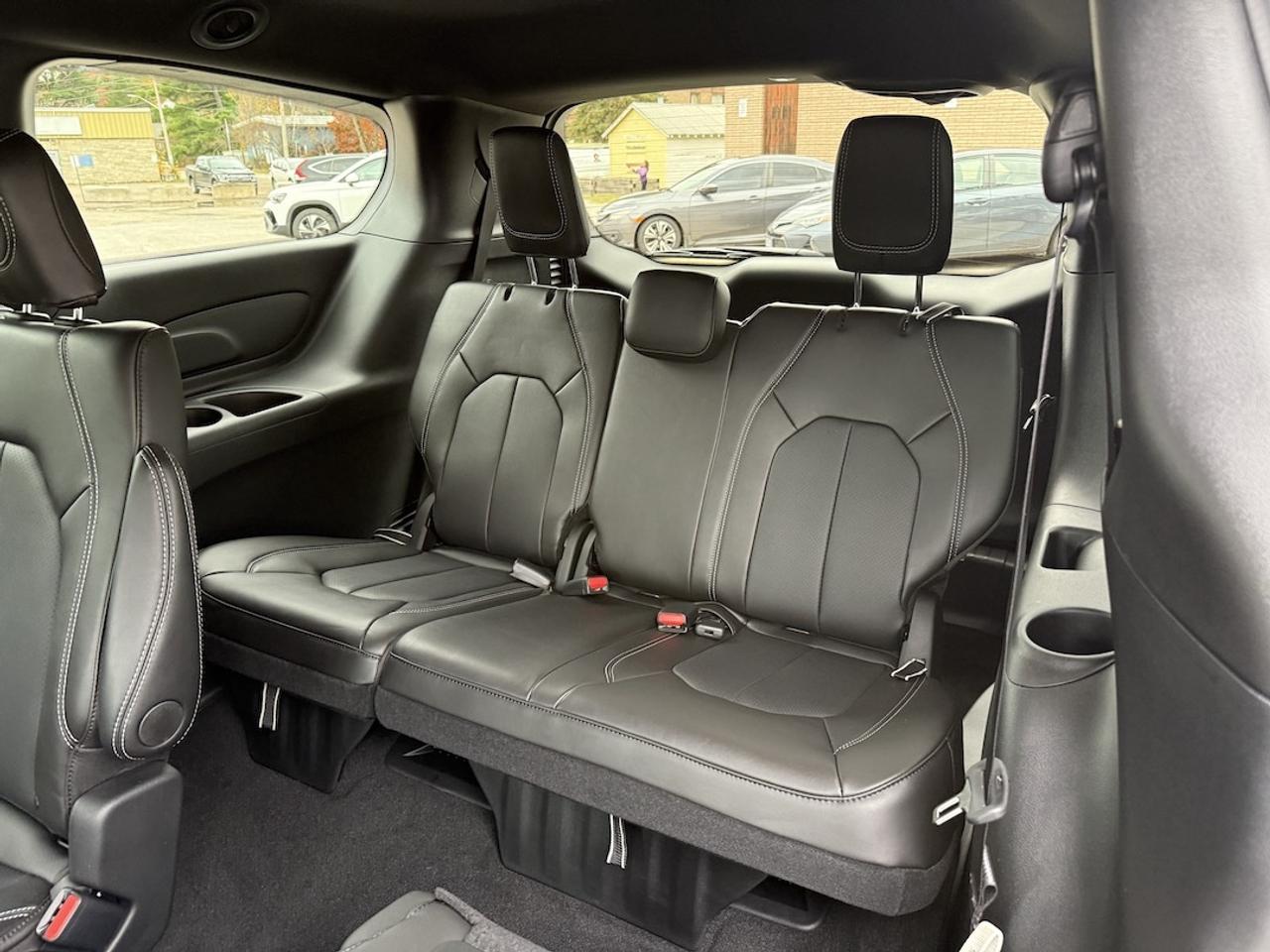 2026 Chrysler Pacifica Select AWD Photo