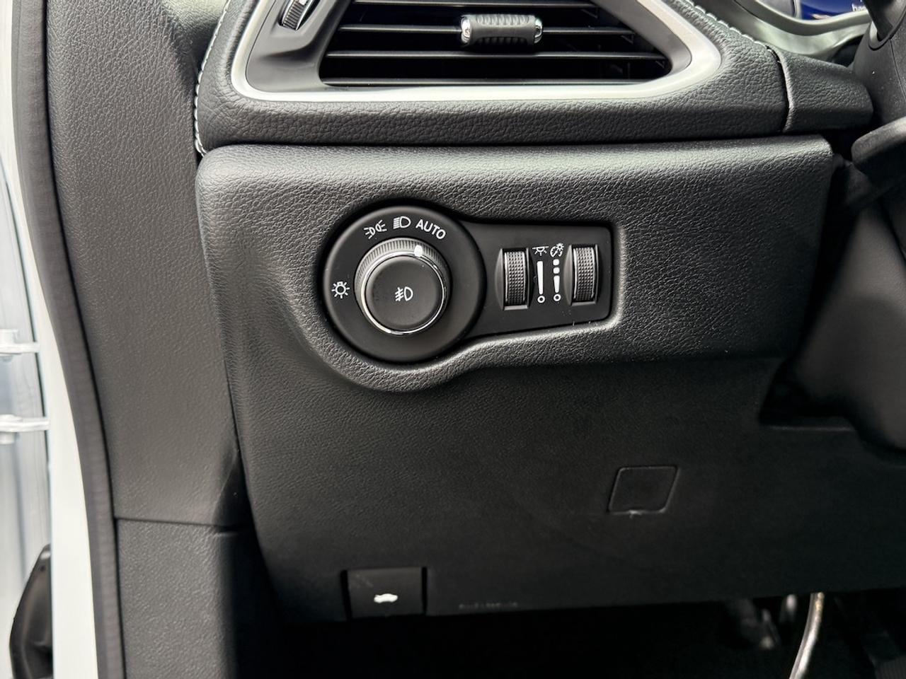 2026 Chrysler Pacifica Select AWD Photo