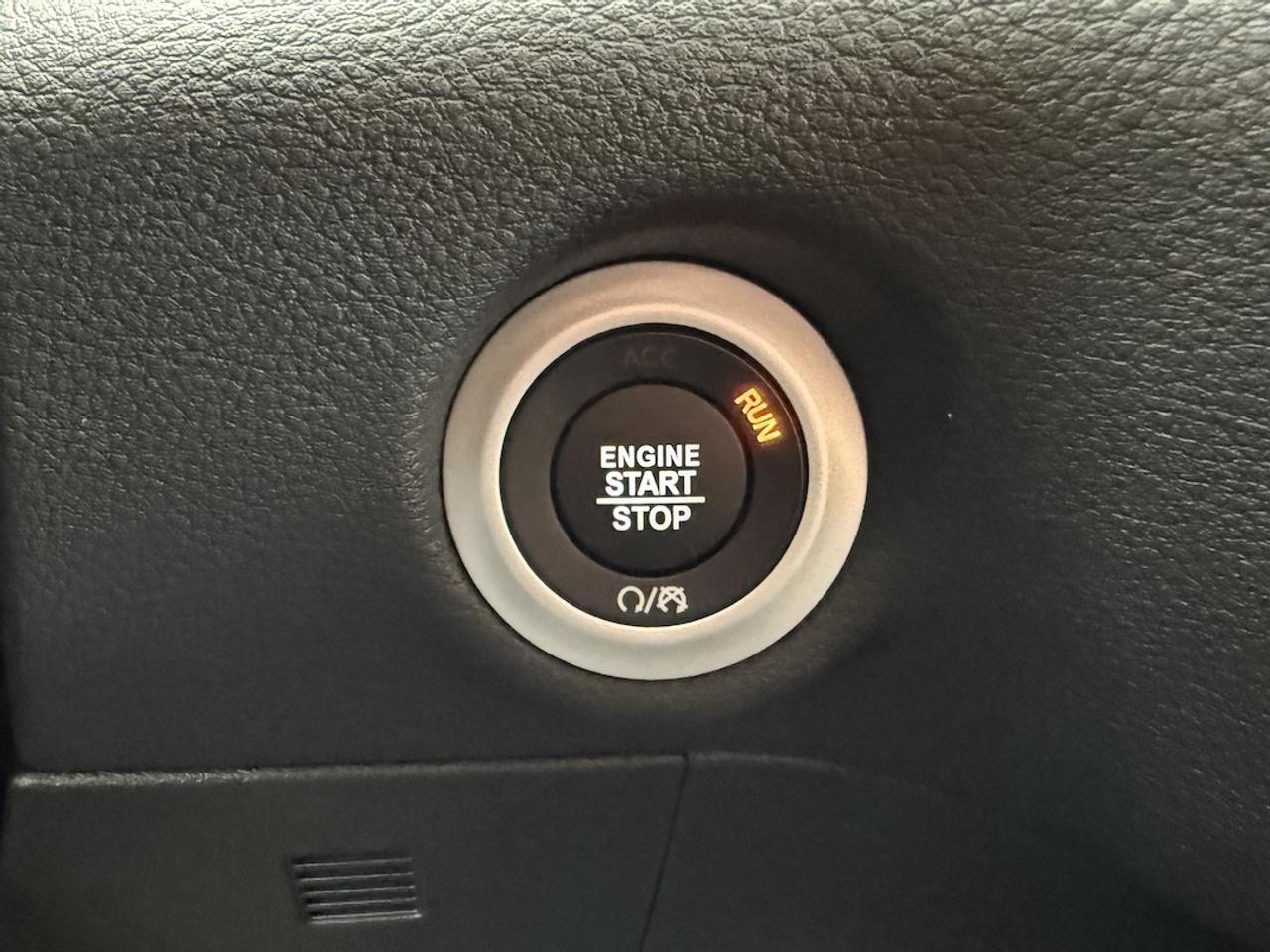2026 Chrysler Pacifica Select AWD Photo
