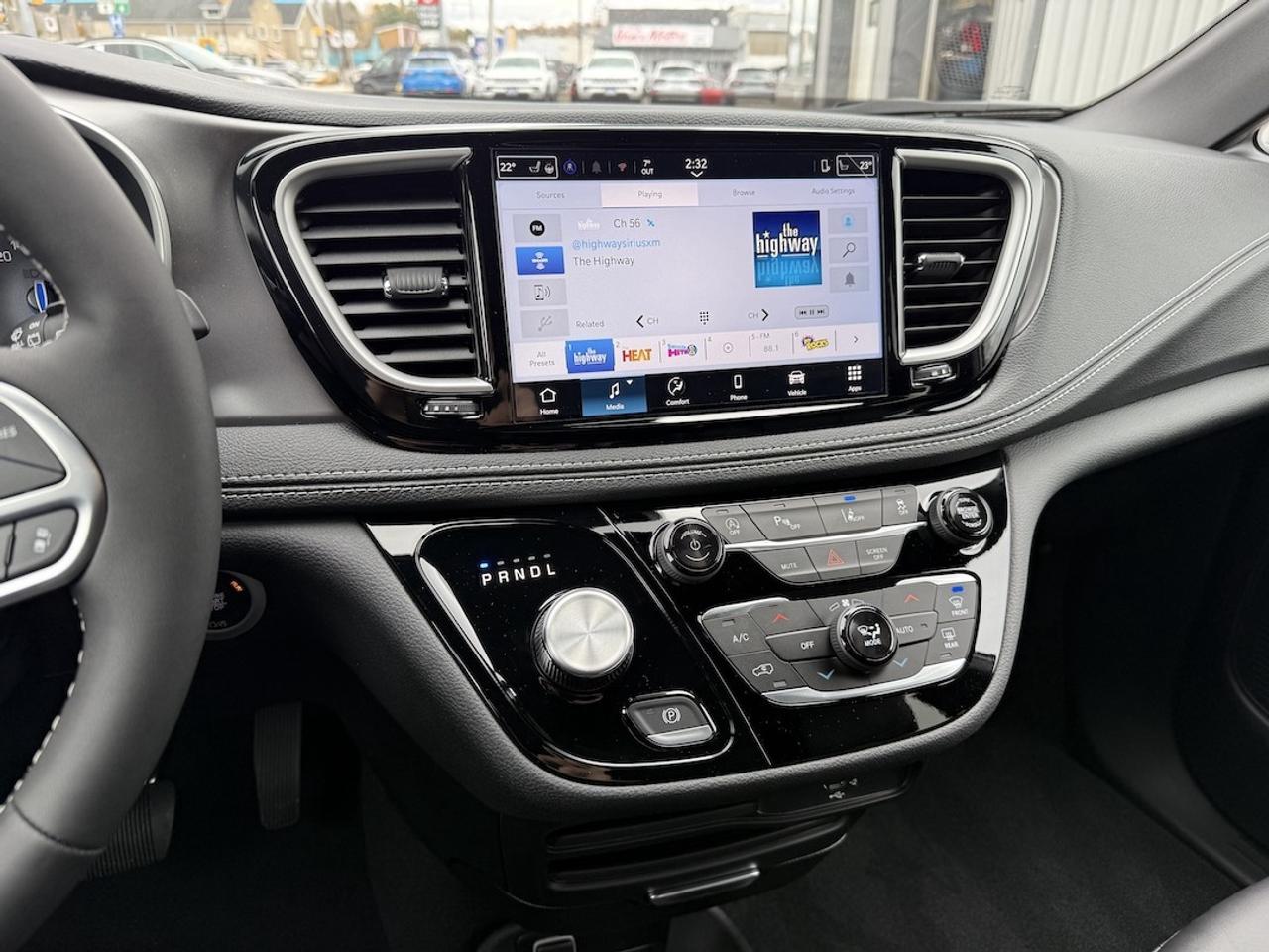 2026 Chrysler Pacifica Select AWD Photo