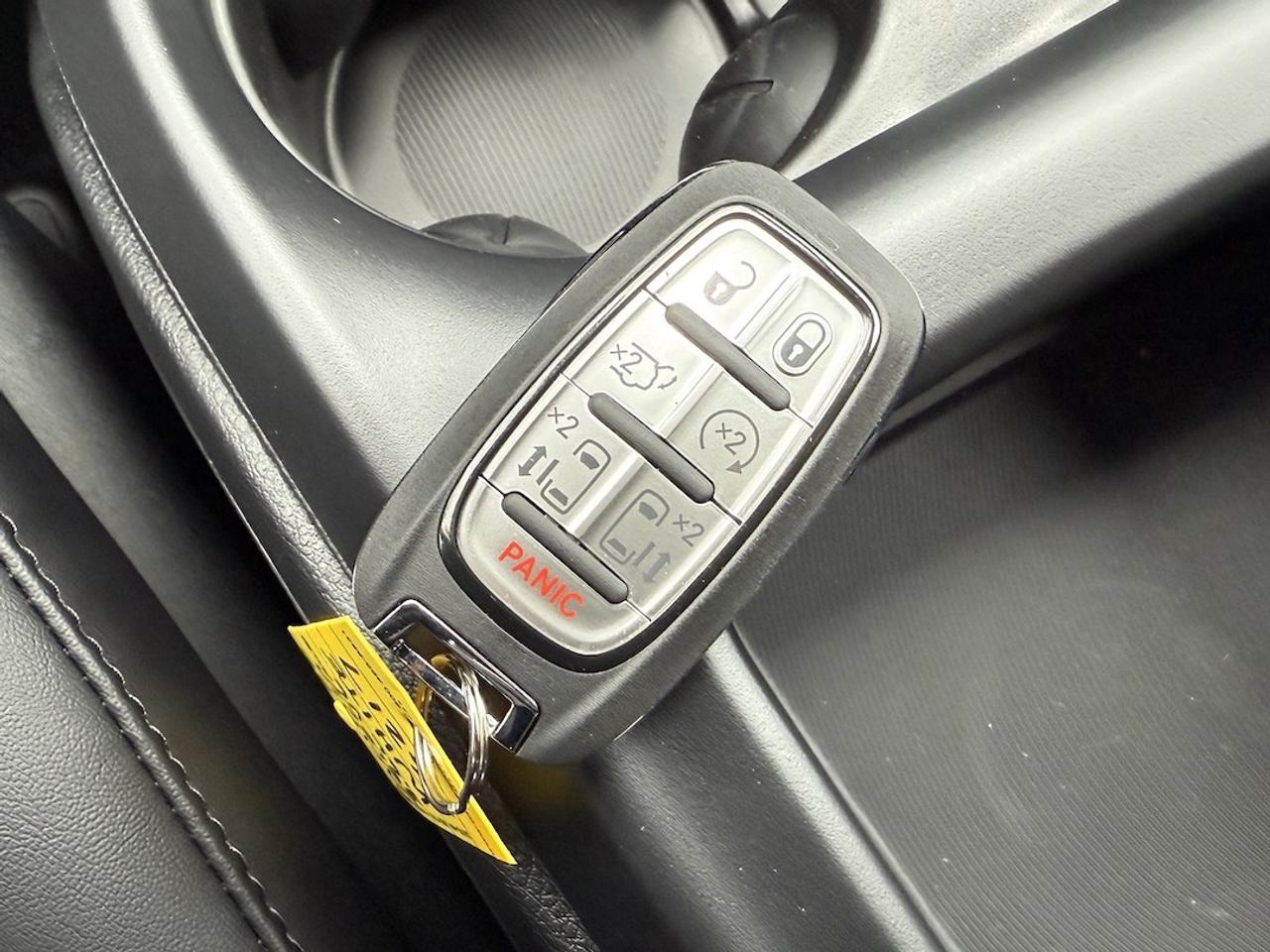 2026 Chrysler Pacifica Select AWD Photo