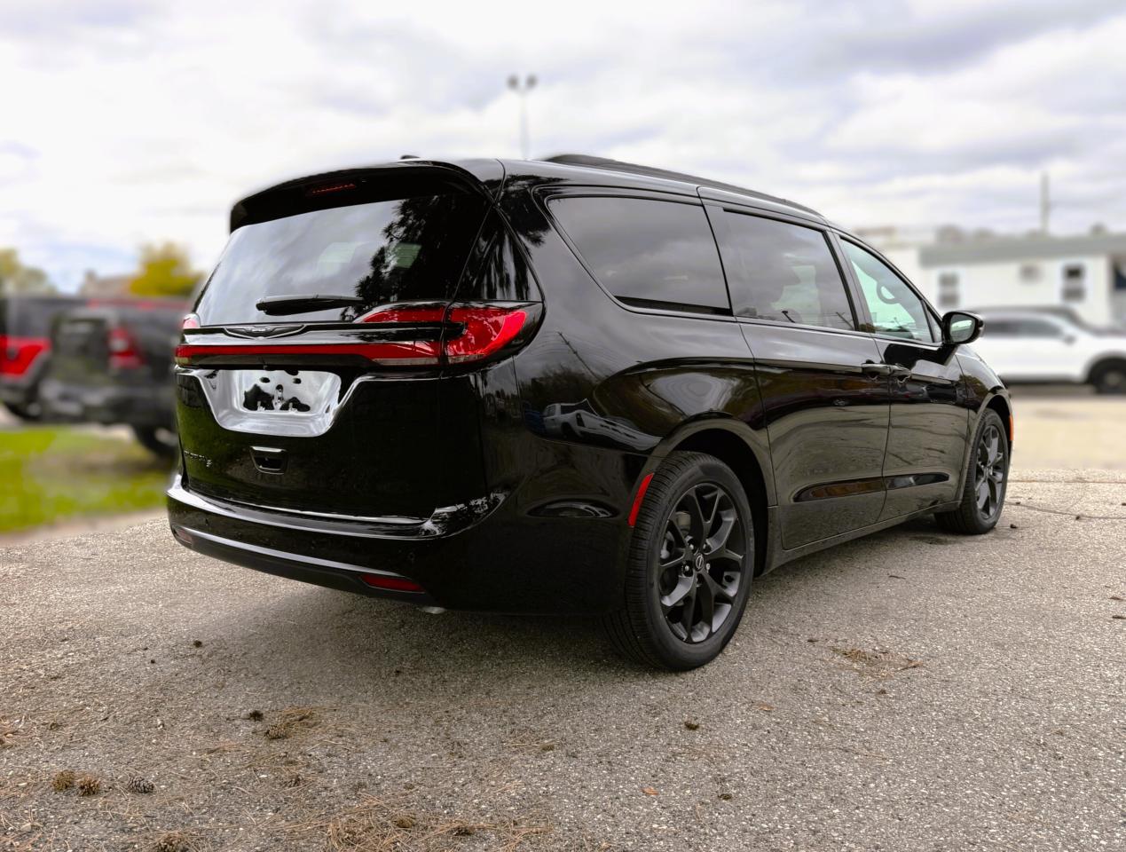 2026 Chrysler Pacifica Select FWD Photo