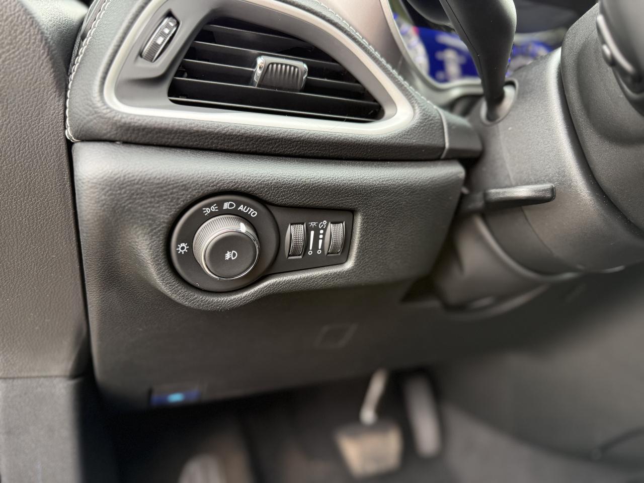 2026 Chrysler Pacifica Select FWD Photo