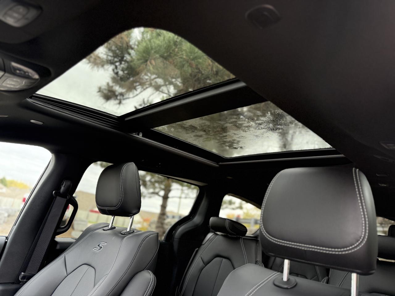 2026 Chrysler Pacifica Select FWD Photo