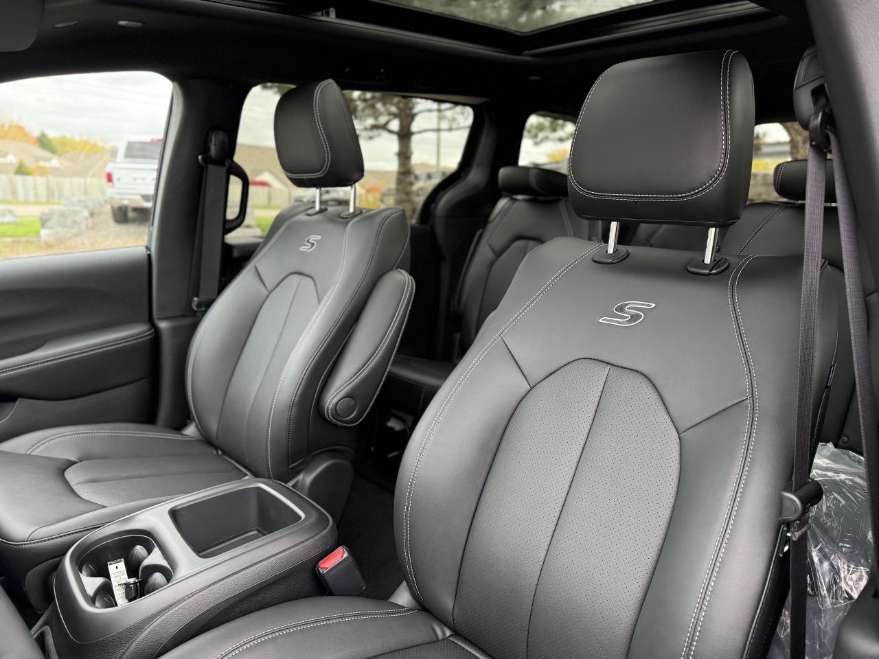 2026 Chrysler Pacifica Select FWD Photo