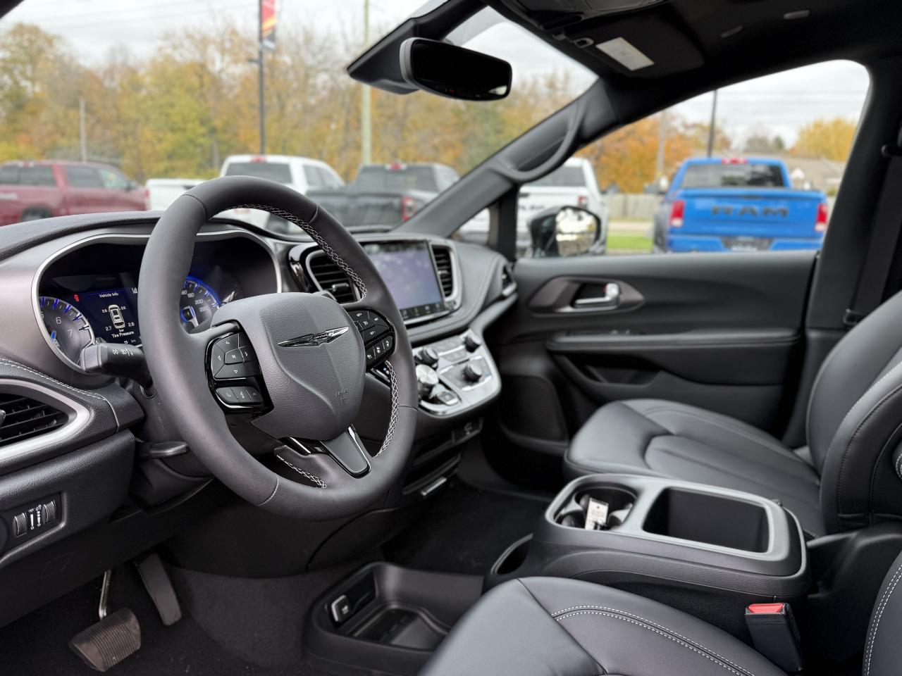 2026 Chrysler Pacifica Select FWD Photo