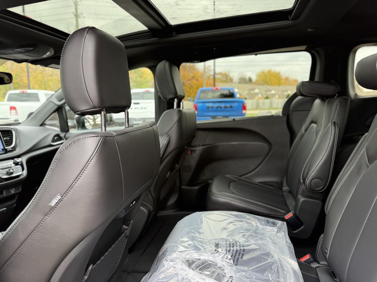 2026 Chrysler Pacifica Select FWD Photo