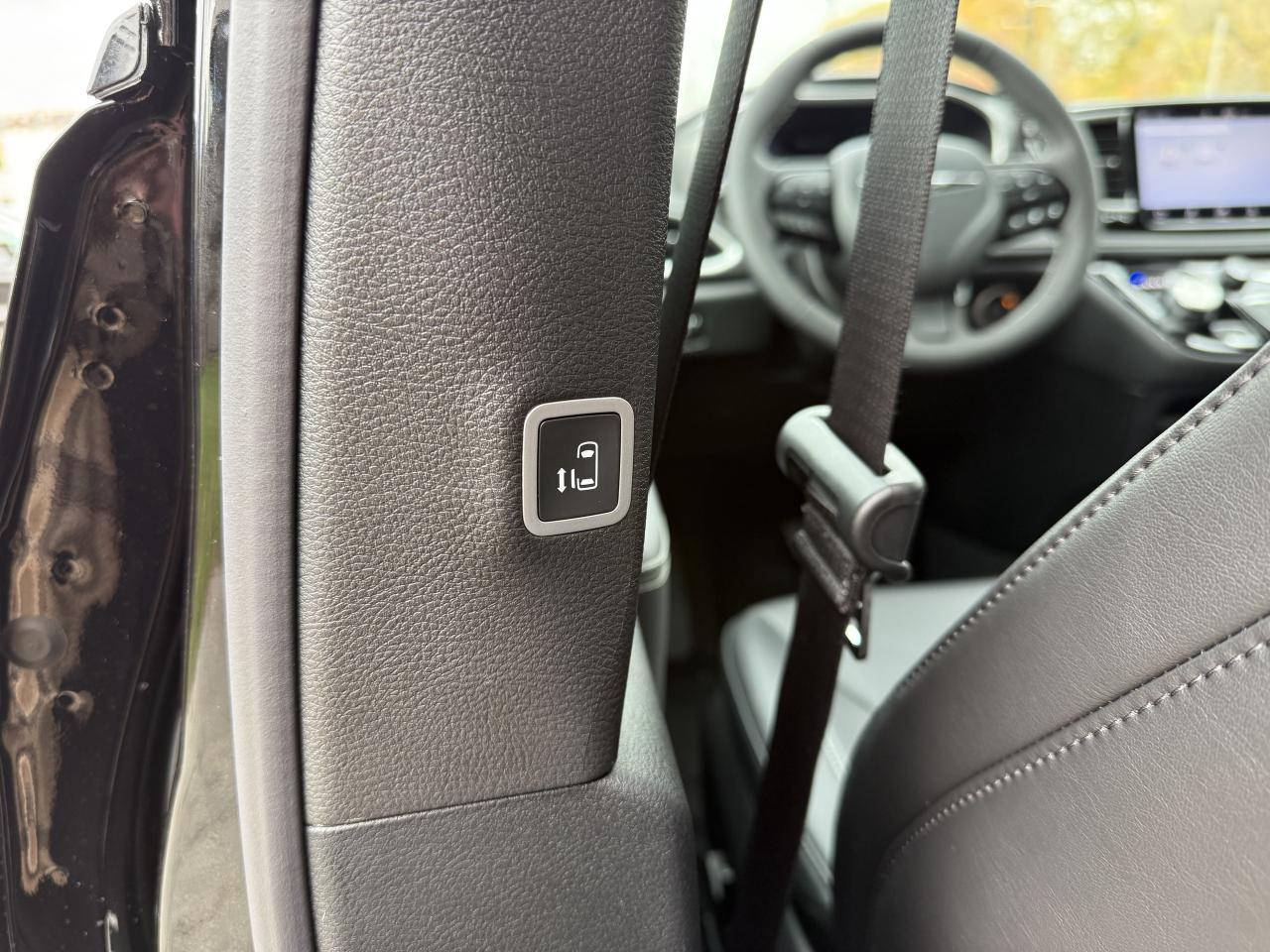 2026 Chrysler Pacifica Select FWD Photo