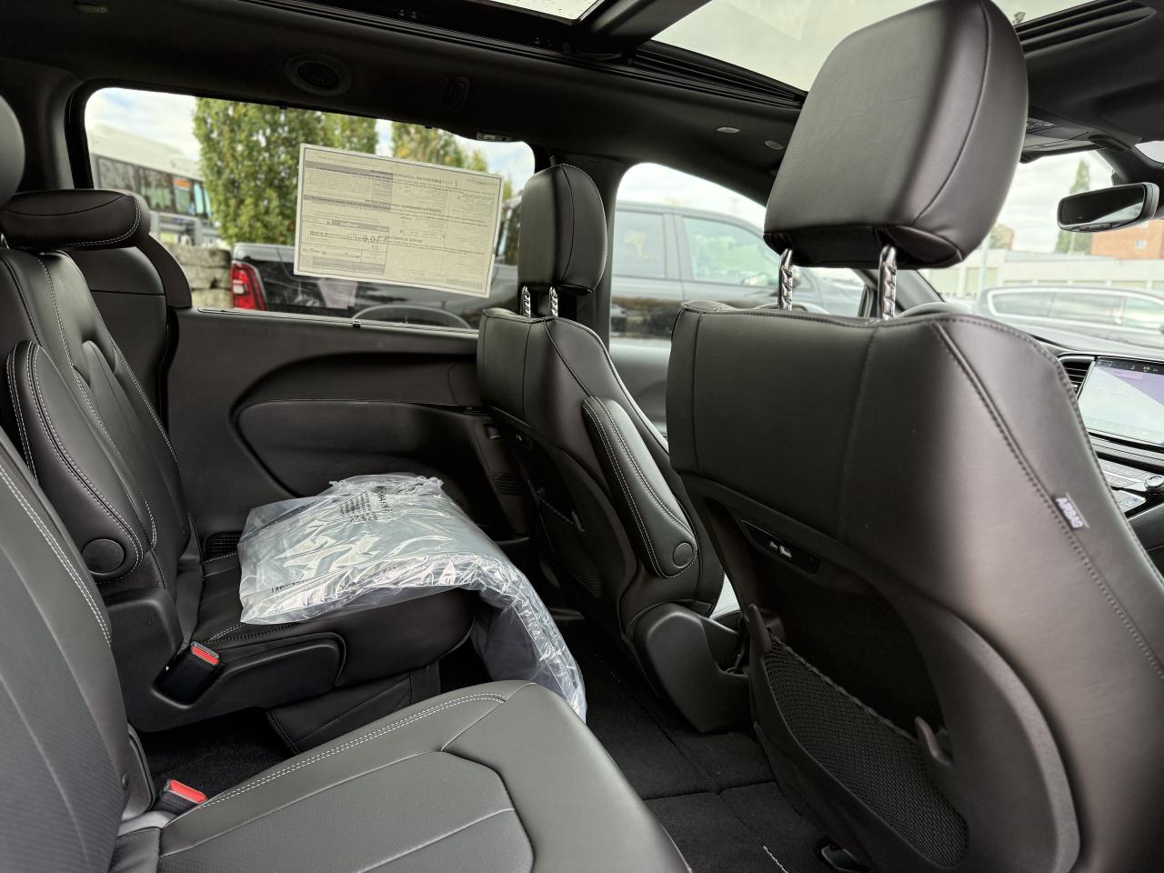 2026 Chrysler Pacifica Select FWD Photo