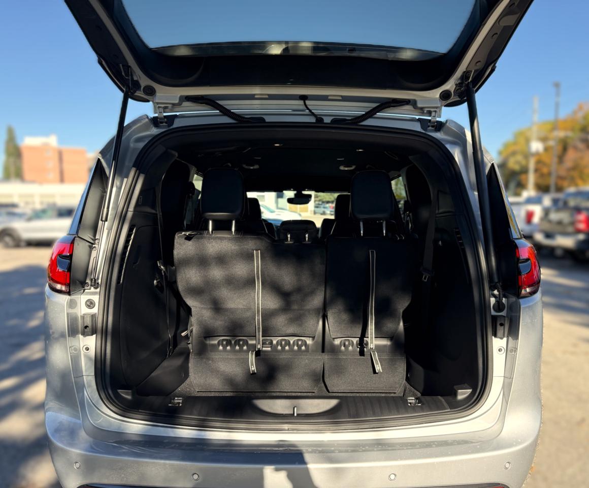 2026 Chrysler Pacifica Select FWD Photo