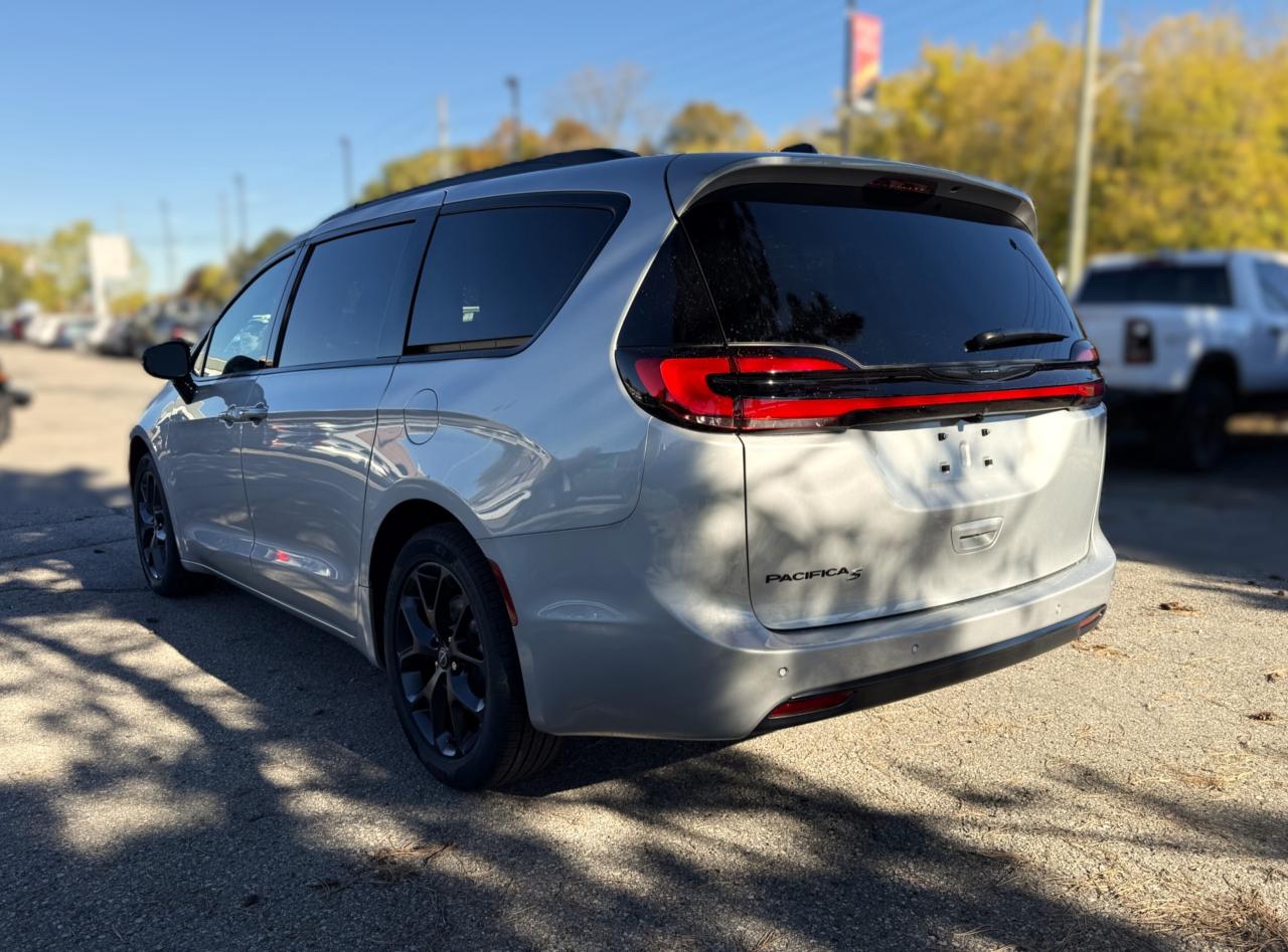 2026 Chrysler Pacifica Select FWD Photo