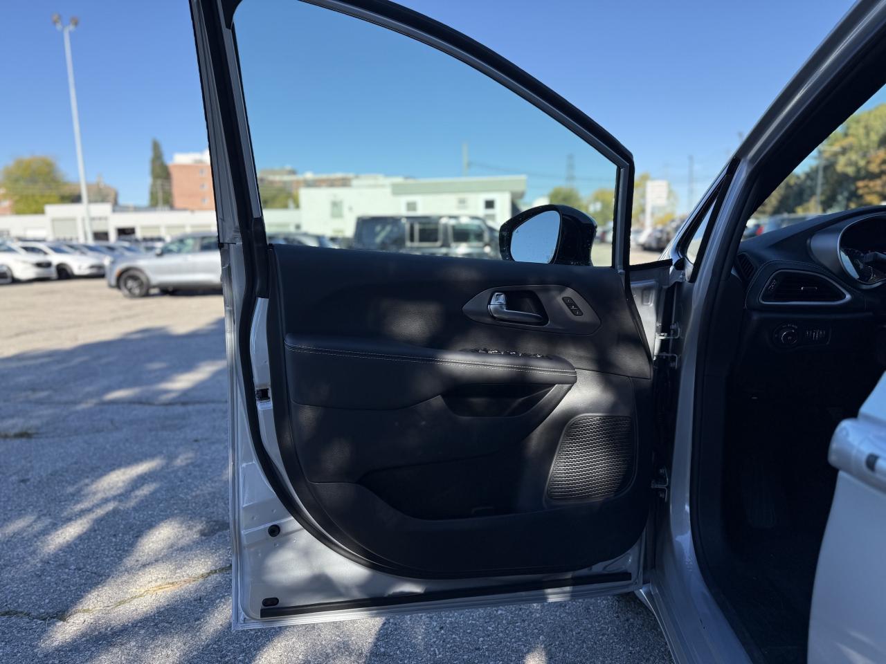 2026 Chrysler Pacifica Select FWD Photo