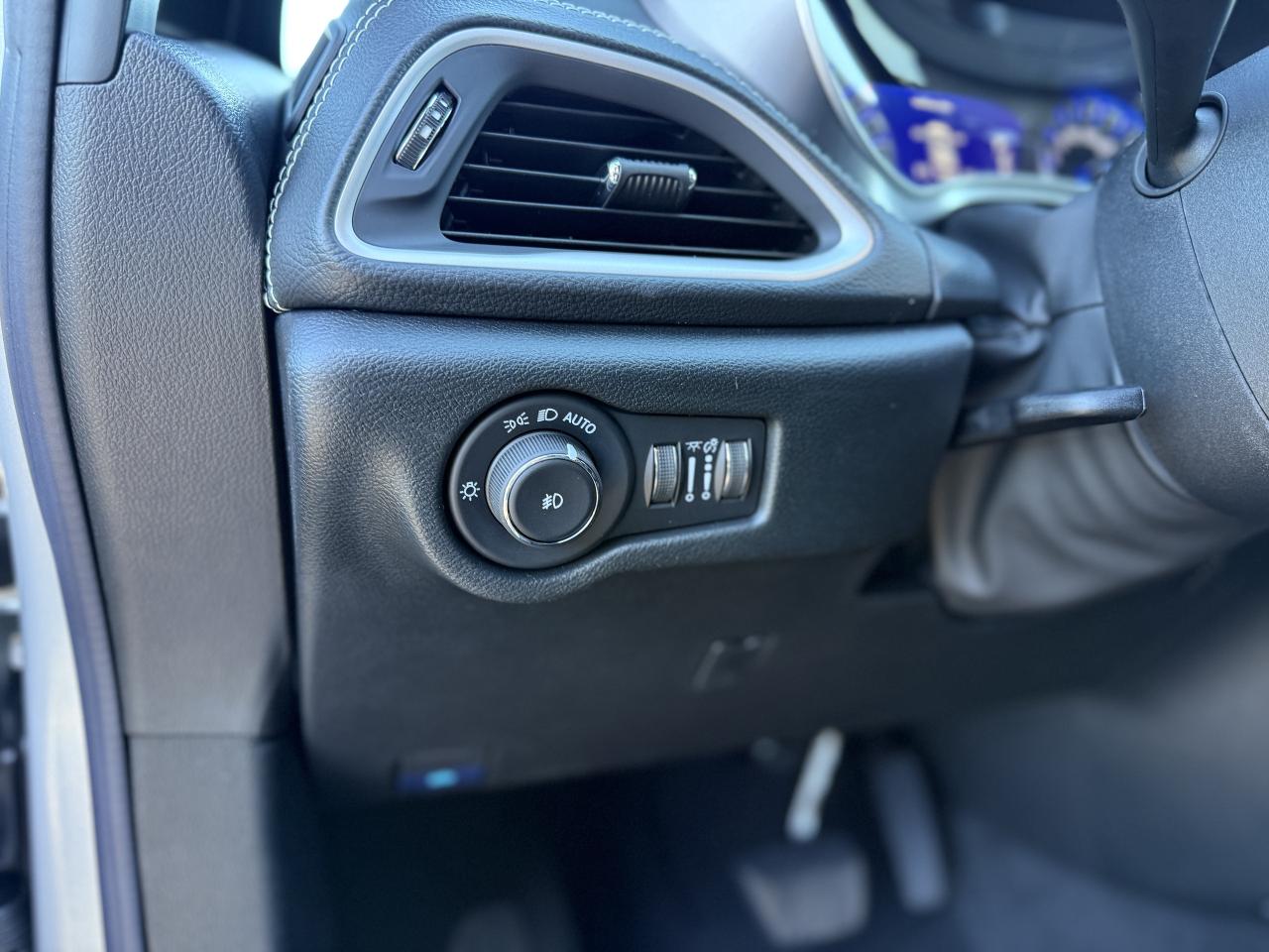 2026 Chrysler Pacifica Select FWD Photo