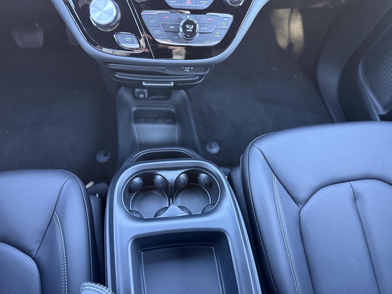 2026 Chrysler Pacifica Select FWD Photo