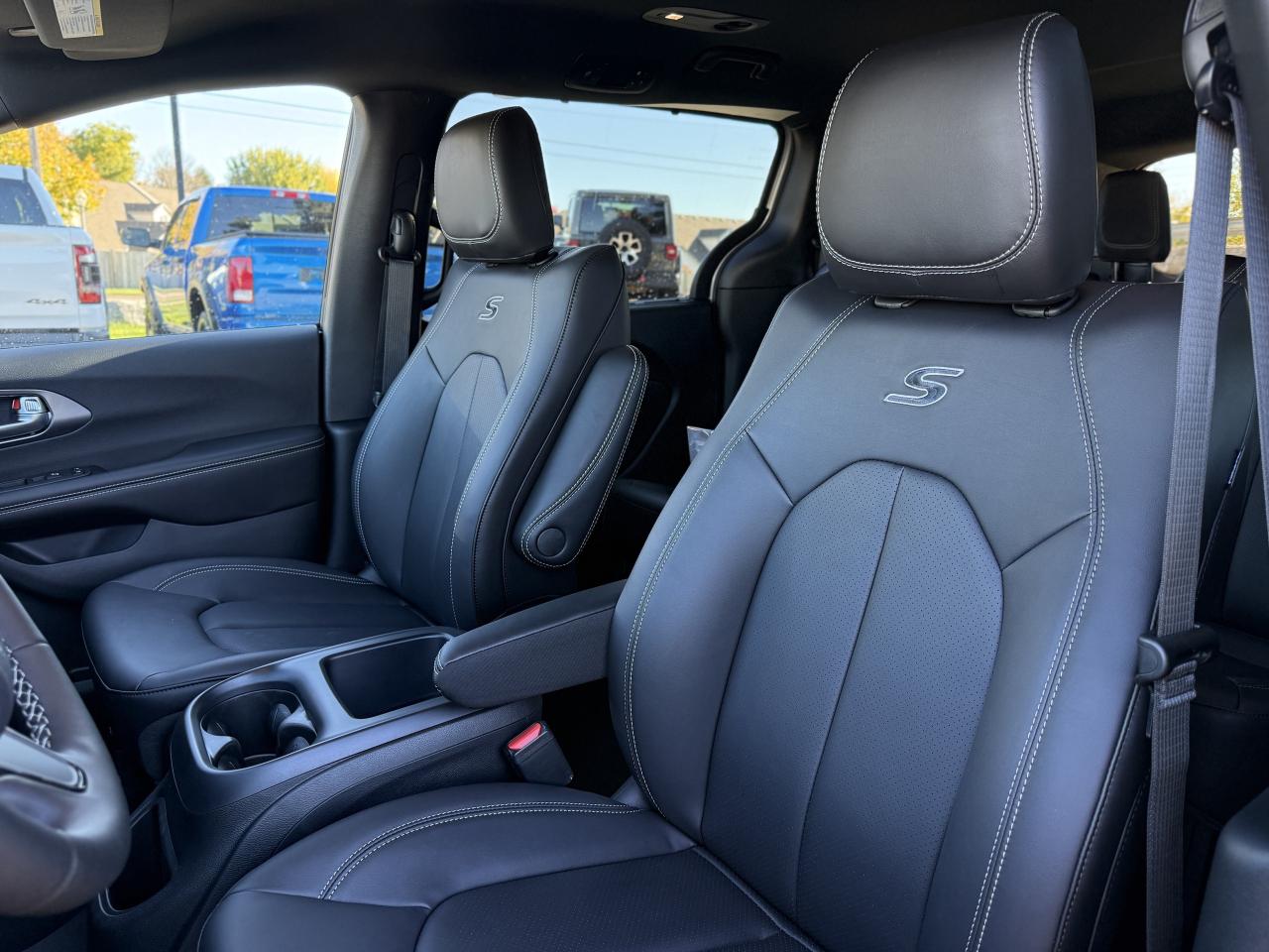 2026 Chrysler Pacifica Select FWD Photo