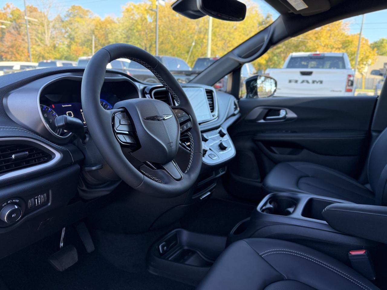 2026 Chrysler Pacifica Select FWD Photo