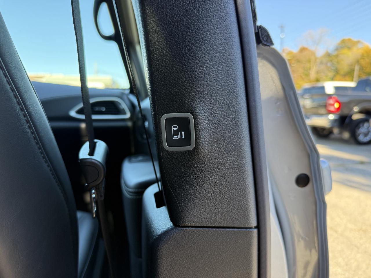 2026 Chrysler Pacifica Select FWD Photo